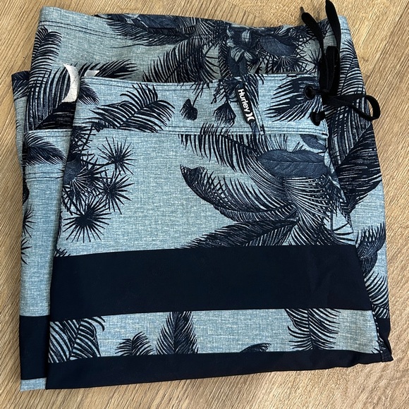 Hurley Phantom boardshorts in a palm print |Size 34 - Picture 9 of 9